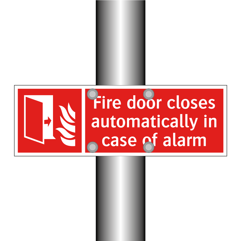 Fire door closes automatically in case of alarm