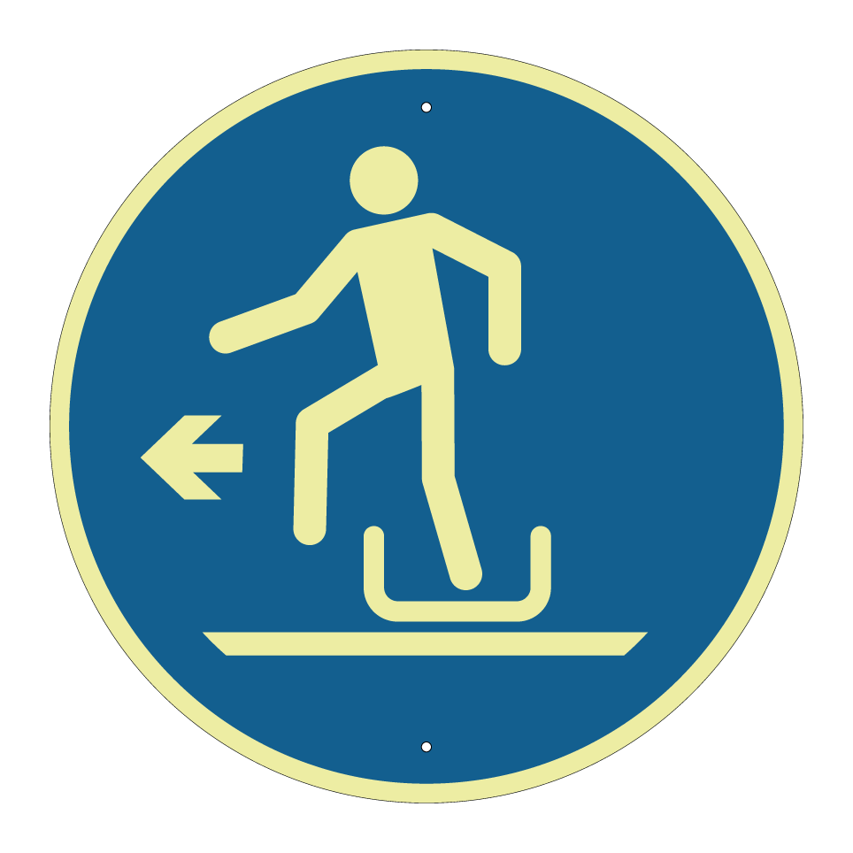M050 Alighting from toboggan to the left