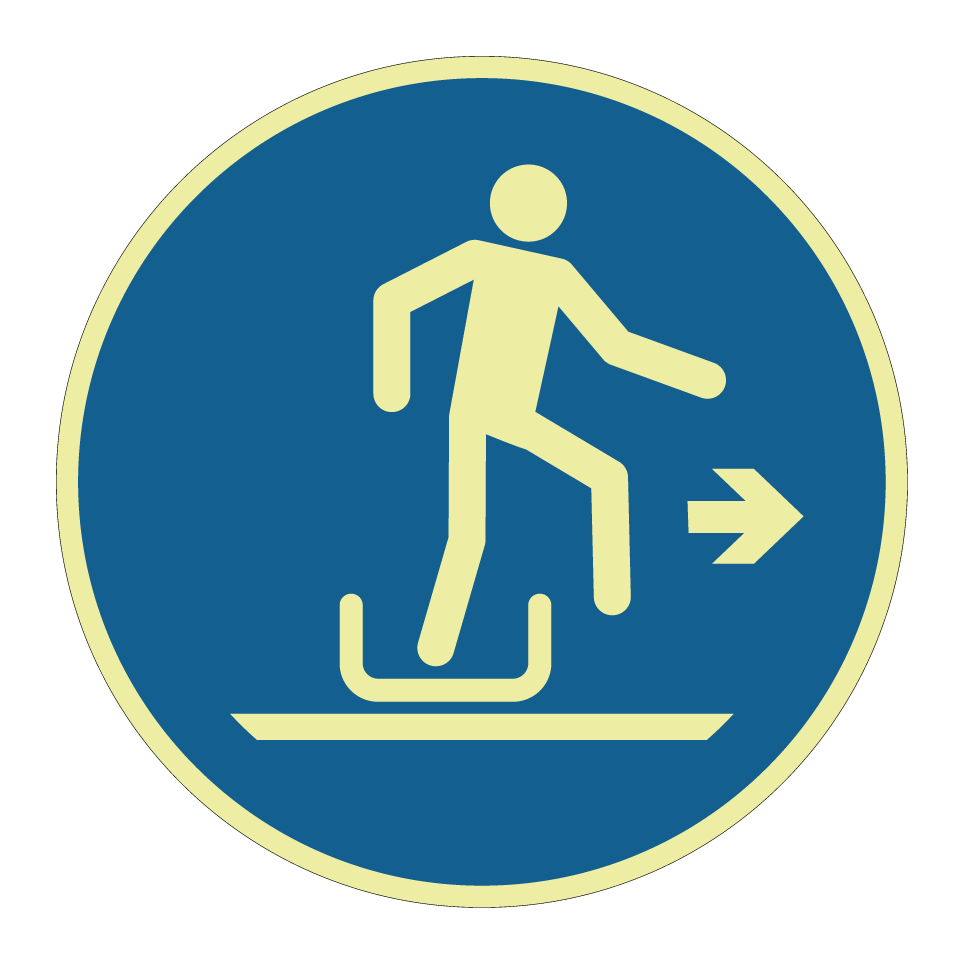 M051 Alighting from toboggan to the right
